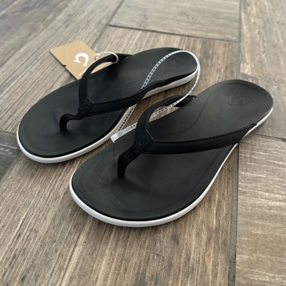 OLUKAI Ho‘ōpio Women’s Classic Sandals size 6